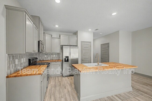 Building Photo - 9055 Golden Eye Dr