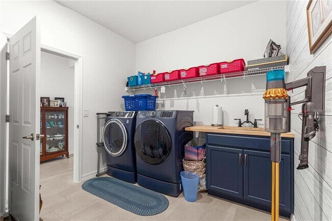 Building Photo - 8907 SW 75th Lp