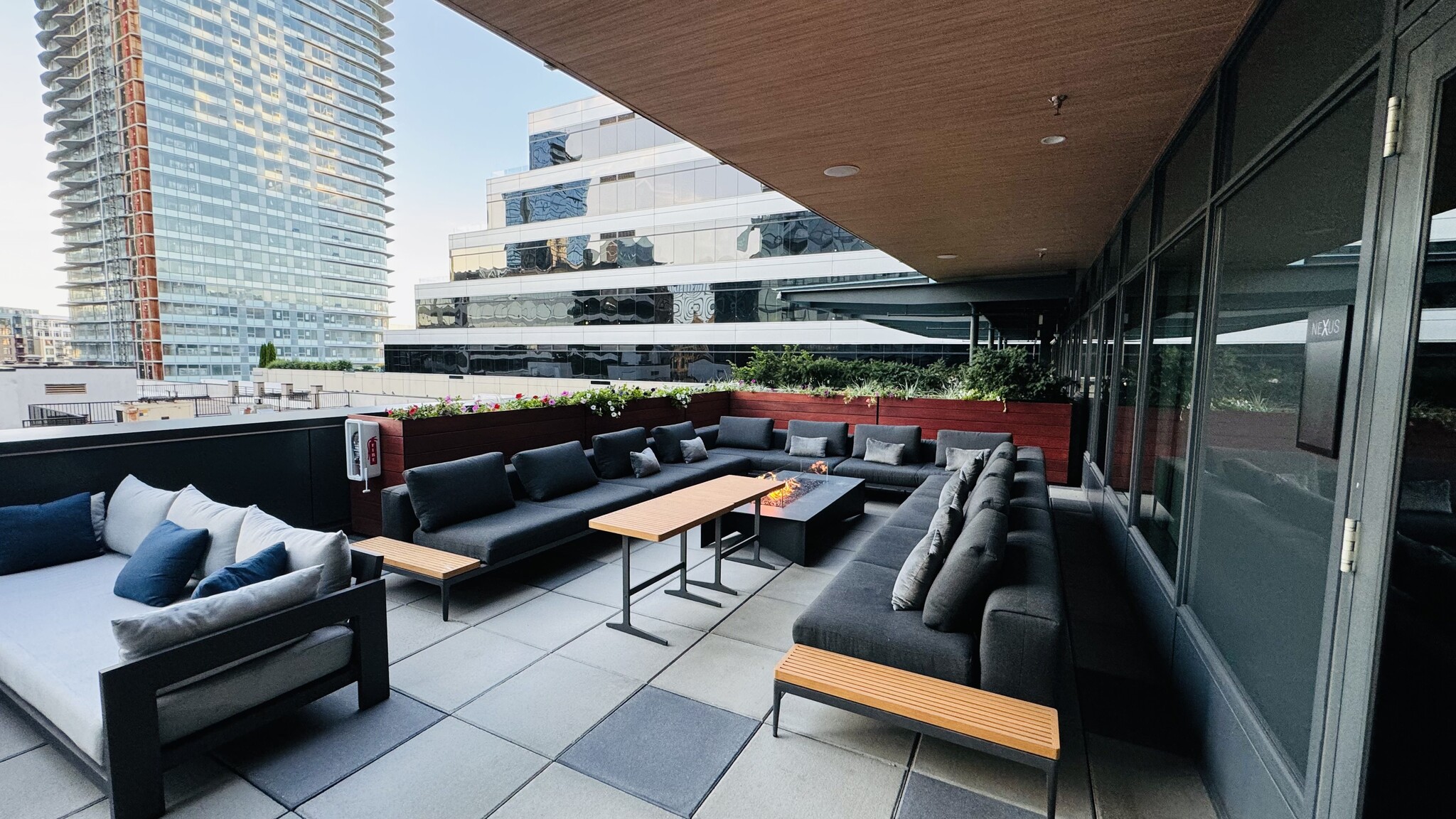 Outdoor patio on Floor 7 - 1808 Minor Ave