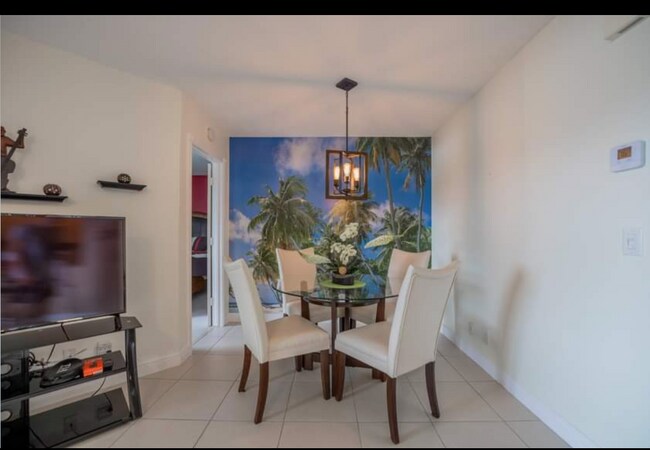 Building Photo - 303 Liberty Ct