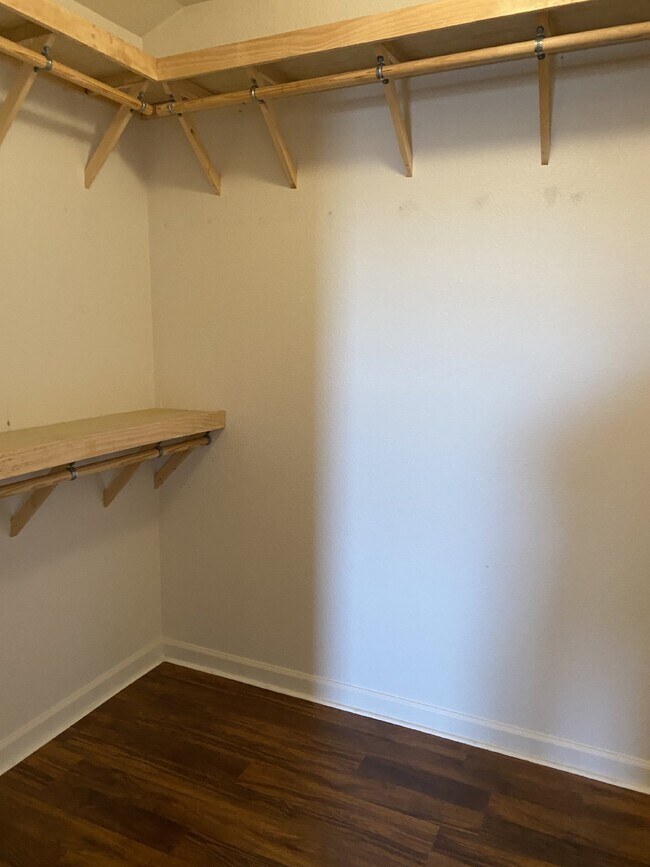 Building Photo - 2 Bedroom - Monetrey