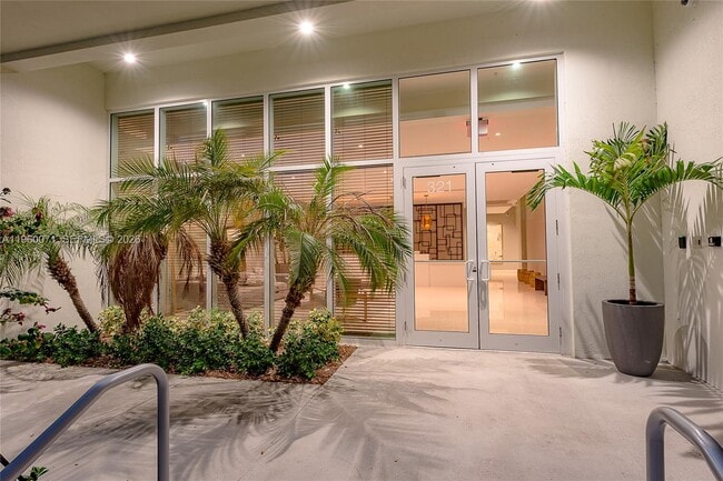 Building Photo - 321 NE 26th St