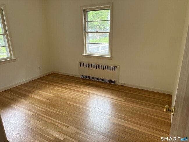 Building Photo - 17 Oenoke Pl