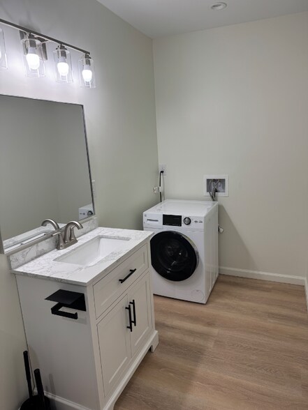 Building Photo - 34 Cross St