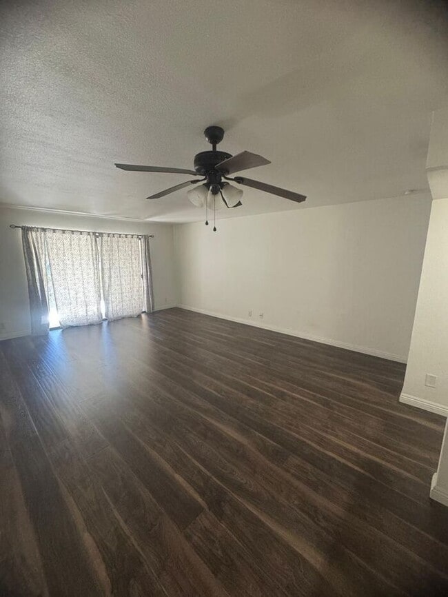 Building Photo - Amazing Deal 1 Bed 1 Bath for Rent Orange ...