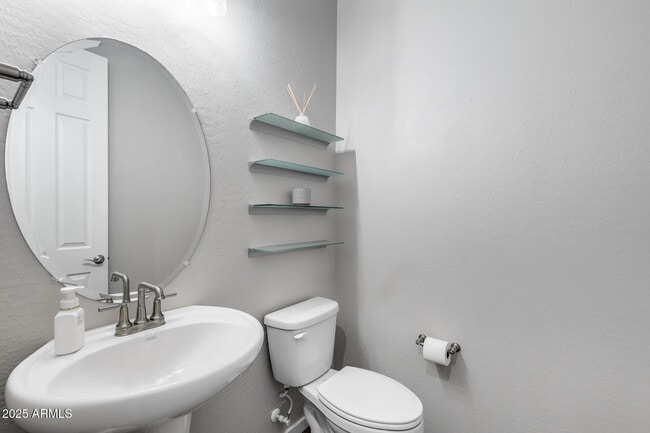 Building Photo - 17635 W Red Fox Rd