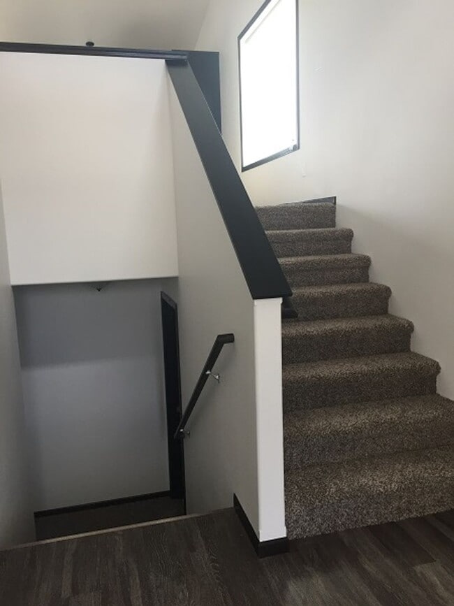 Building Photo - 4 Bed 3 Bath Single Family Home