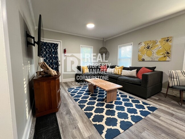 Building Photo - Cozy 2-Bedroom Near WMU & Downtown Kalamazoo!