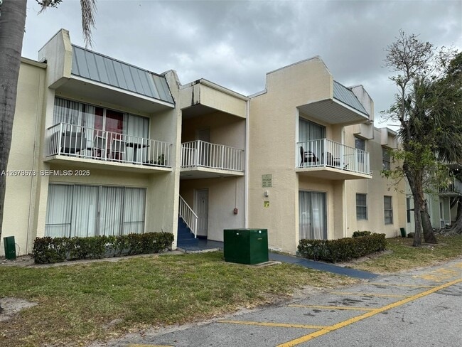 Building Photo - 411 Executive Center Dr