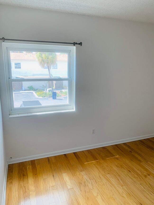 Building Photo - 4523 La Carmen Ct