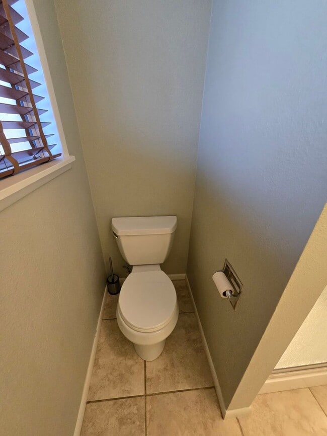 Building Photo - Furnished, 1-Year Long-Term Rental **Leasing Special $250 Off first two month rent with a year le...