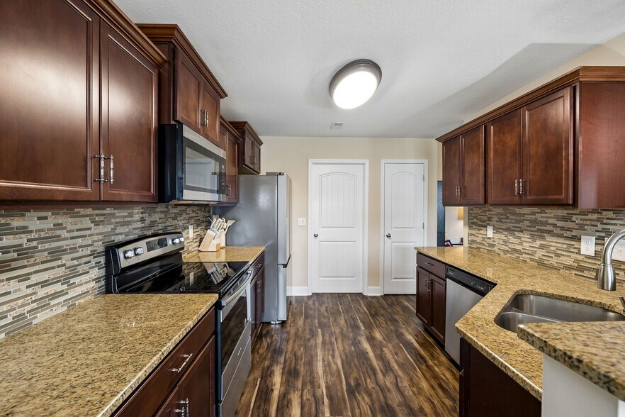 Building Photo - 1151 Eagles Bluff Dr