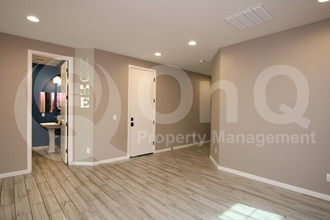 Building Photo - 824 E Ashurst Dr