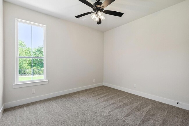 Building Photo - 510 Woodside Trl