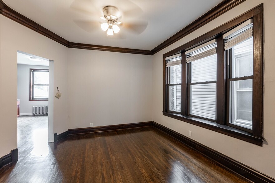 Building Photo - 3823 N Drake Ave