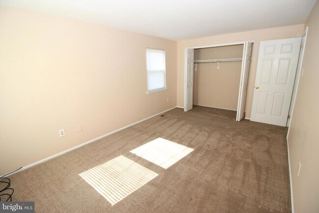 Building Photo - 13053 Blakeslee Dr