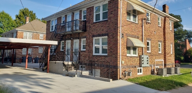 Building Photo - 1726 E Waterman St