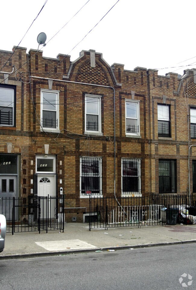 Building Photo - 930 Belmont Ave