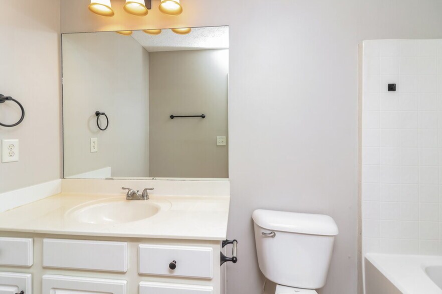 Building Photo - 168 Ilex Dr