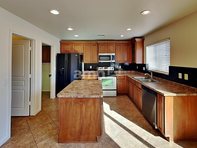 Building Photo - 1811 W Desert Canyon Dr