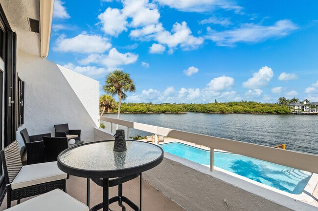 Building Photo - 1005 Bel Air Dr