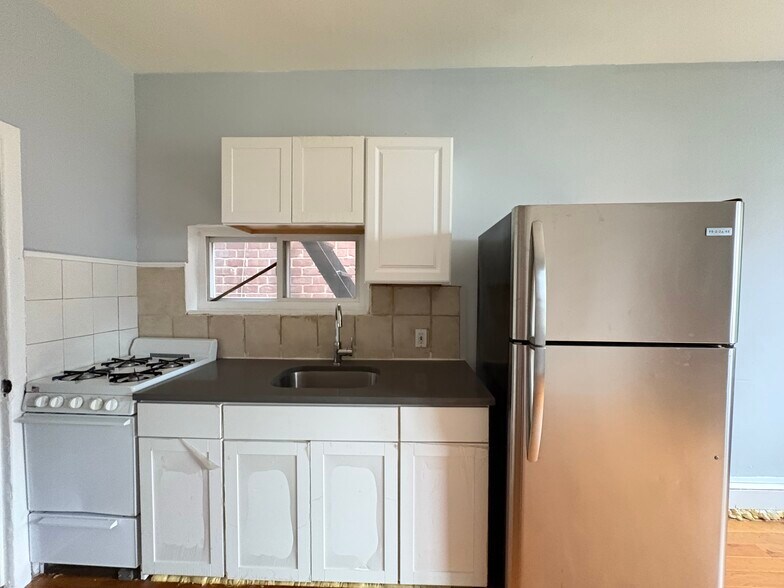 24 Beacon Ave 6 - 22 Beacon Ave