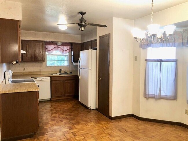 Building Photo - 112 Forestwood Dr