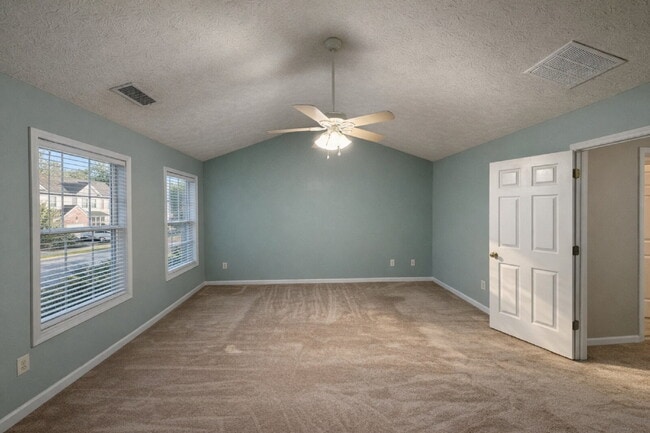 Building Photo - Charming 3bed Cumming Townhome with Walking Trail