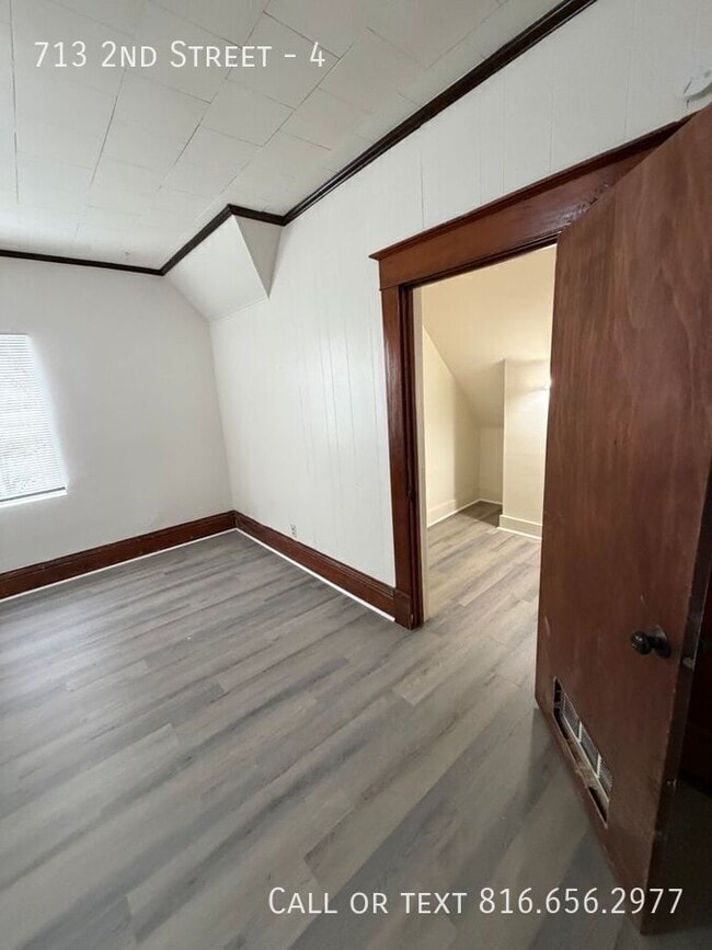 Building Photo - 713 2nd St