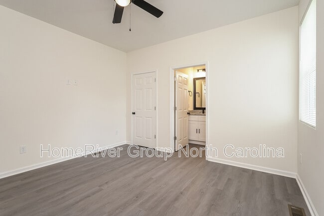 Building Photo - 603 Lee St