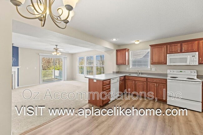 Building Photo - 2216 SW Rambling Vine Rd