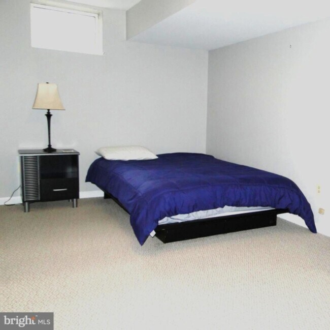 Building Photo - 2009 Willow Glen Ct