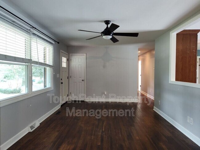 Building Photo - 303 Cedarwood Ln