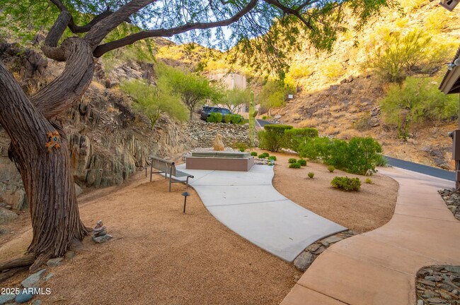 Building Photo - 126 W North Ln