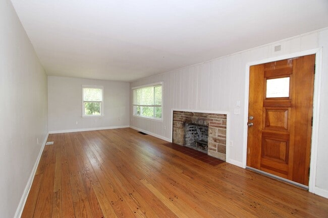 Building Photo - 3 Bed 1 Bath House