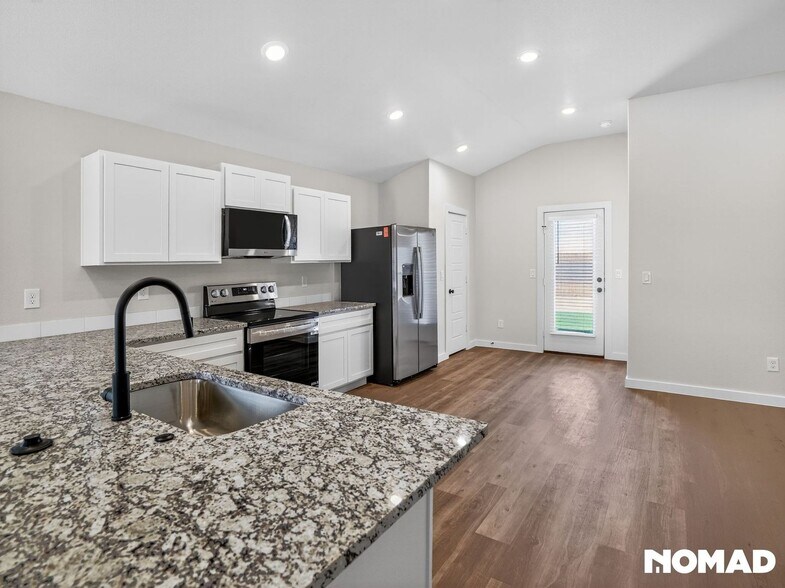 Building Photo - 2160 Langford Ave