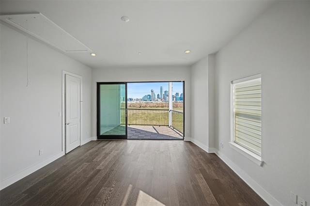 Building Photo - 381 E Greenbriar Ln