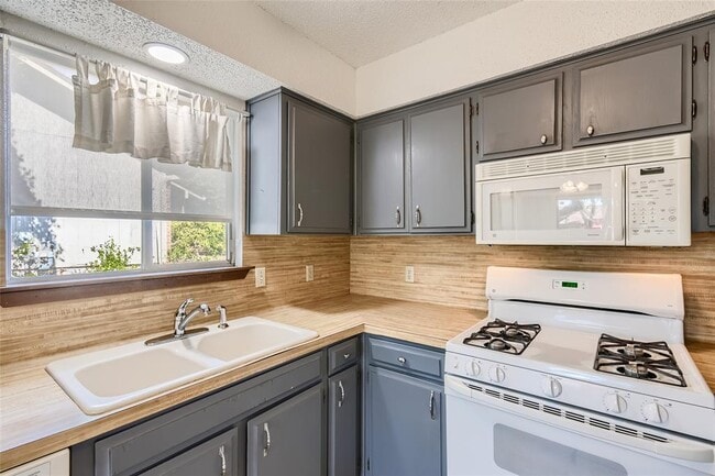 Building Photo - 7304 Loganberry Dr