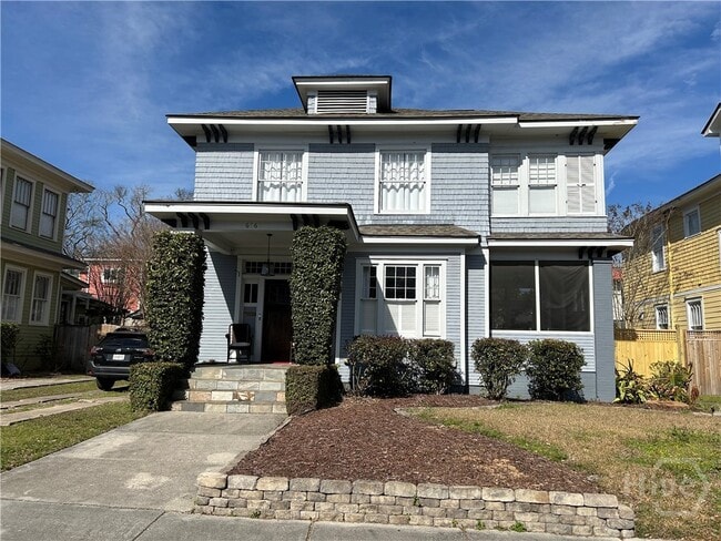 Primary Photo - 616 Maupas Ave