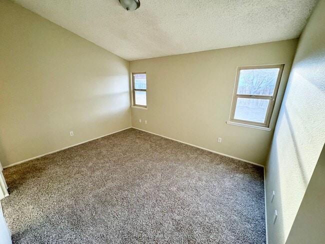 Building Photo - Beautiful 3 bedroom home