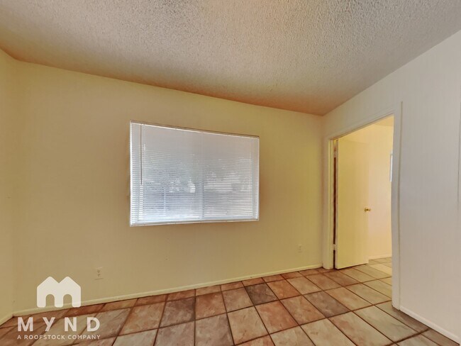 Building Photo - 1515 E Orange St