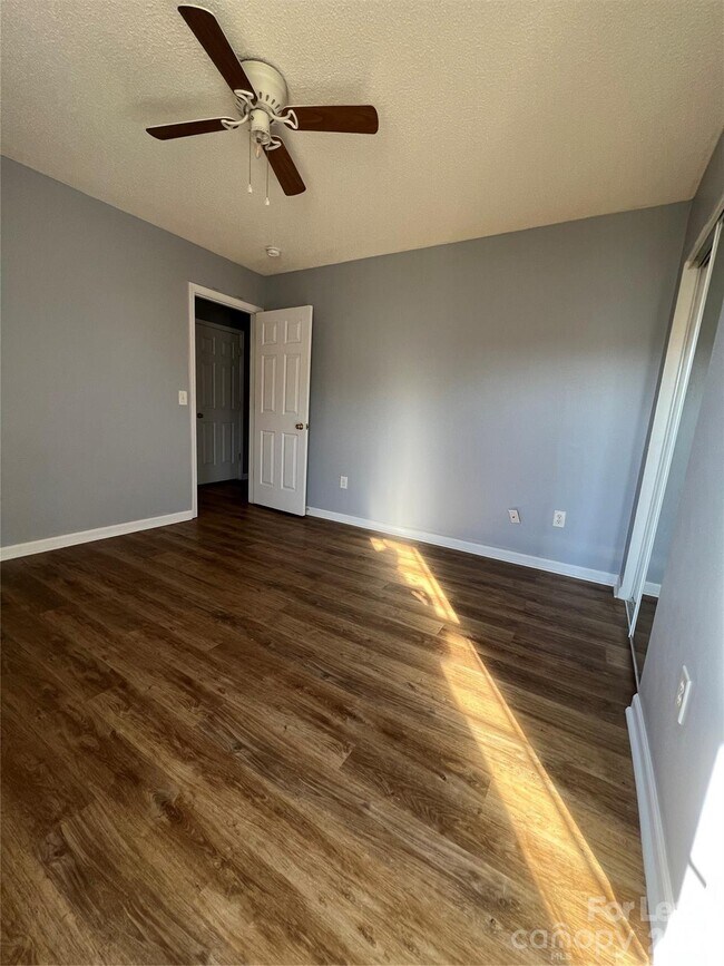 Building Photo - 4006 Shadow Pines Cir