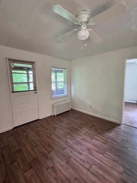 Building Photo - 204 Maple Ave