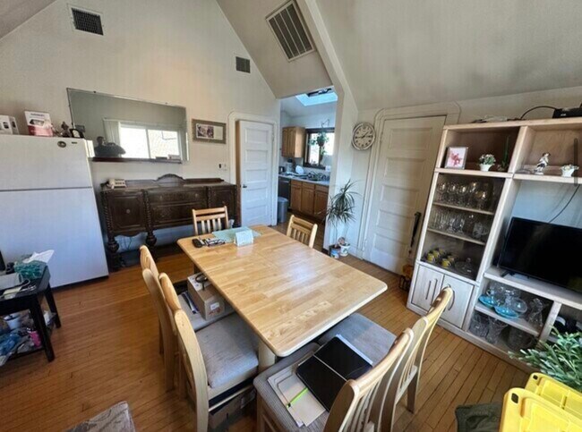 Building Photo - 147 Willow Ave