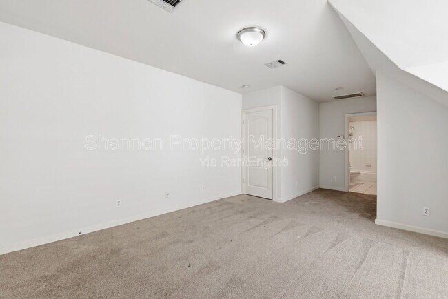 Building Photo - 4424 Blossom St