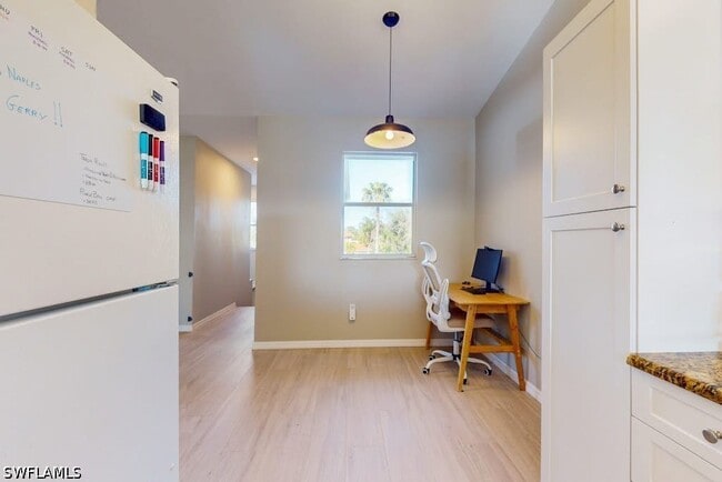 Building Photo - 350 Robin Hood Cir