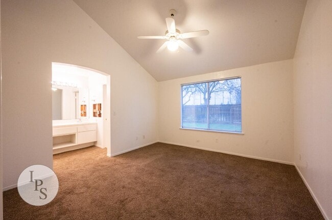 Building Photo - 2188 E Pinedale Ave