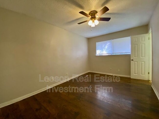Building Photo - 6333 Alameda Dr