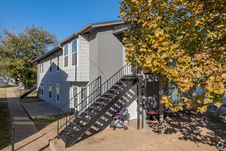 Primary Photo - Village South Apartments