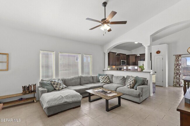 Building Photo - 14828 Tierra Escape Ave
